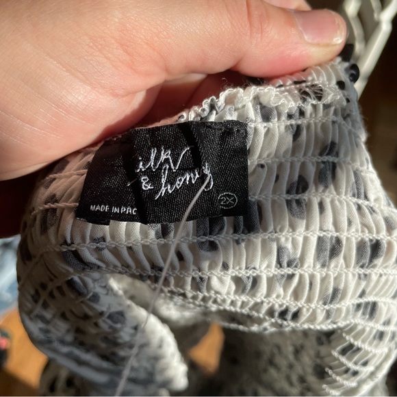 NWT MILK & HONEY BLACK AND WHITE HEART GRAPHIC BLOUSE SHIRT SIZE XXL 2X - Picture 5 of 5